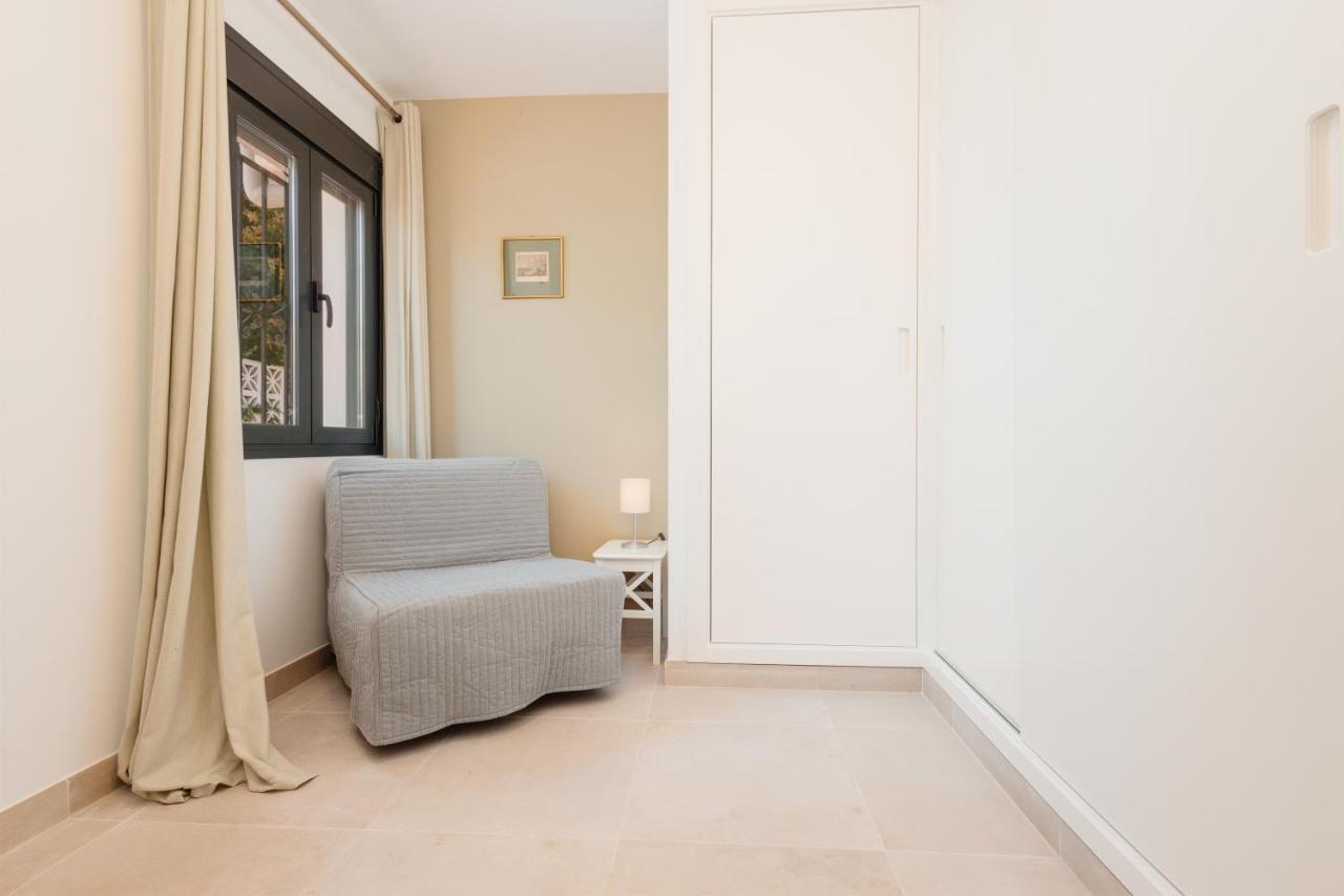 Semesterbostad With Large Sunny Terrace, Costabella *